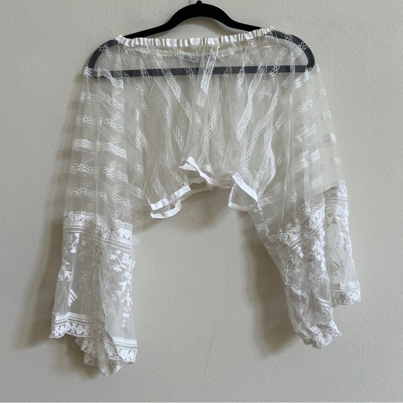 Harlow loves daisy Lace overlay top - Picture 1 of 2